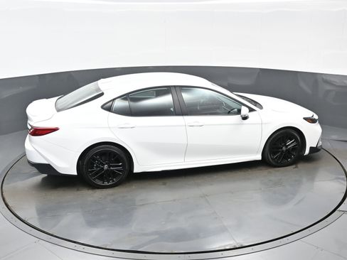 Used 2025 Toyota Camry SE image 40