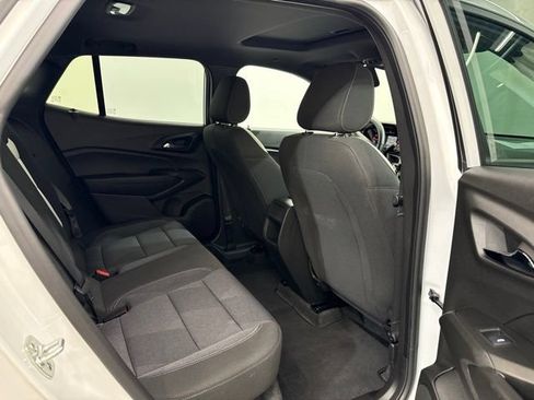 Used 2025 Chevrolet Trax RS w/ Sunroof Package FWD image 12