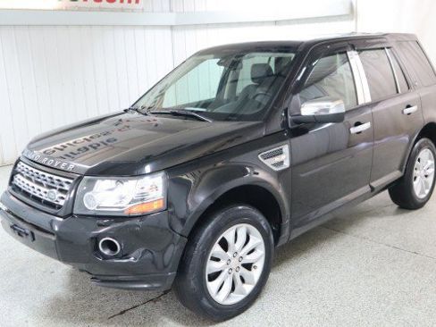 Used 2014 Land Rover LR2 HSE image 2