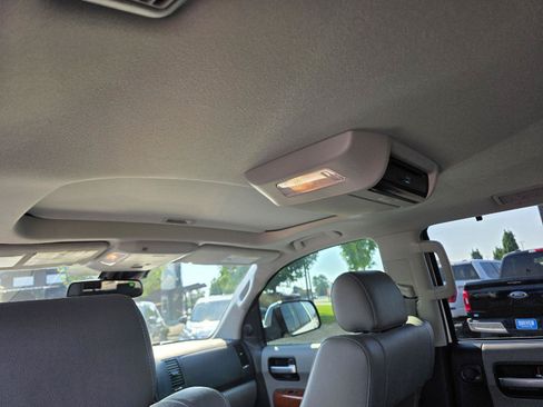 Used 2018 Toyota Sequoia Platinum AWD/4WD image 13