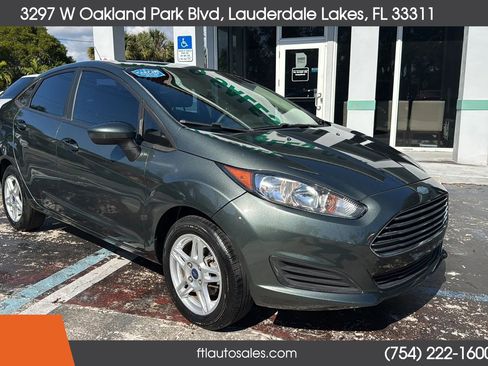 Used 2018 Ford Fiesta SE FWD image 3
