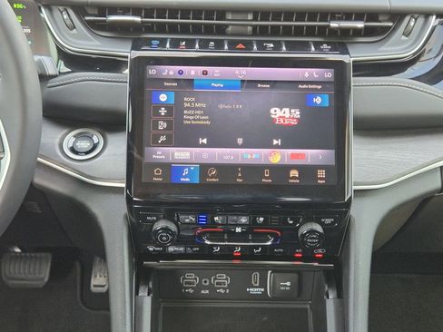 Used 2022 Jeep Grand Cherokee Limited 4xe w/ Luxury Tech Group II AWD/4WD image 23