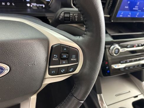 Used 2023 Ford Explorer Limited image 16