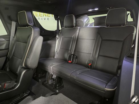 Certified 2023 GMC Yukon SLT w/ LPO, Floor Liner Package AWD/4WD image 13