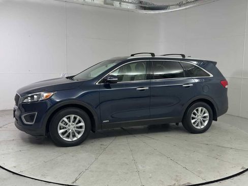 Used 2018 Kia Sorento AWD image 5