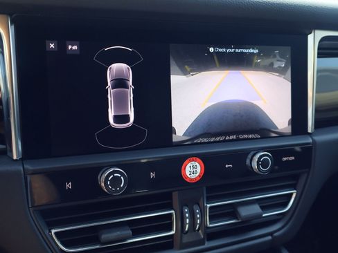 Certified 2026 Porsche Macan AWD/4WD image 19