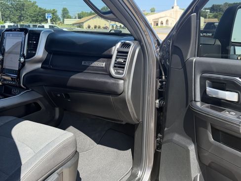 Used 2024 RAM 2500 Big Horn w/ Sport Appearance Package AWD/4WD image 32