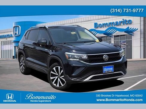 Used 2022 Volkswagen Taos SE AWD/4WD image 1