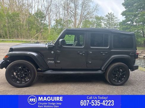 Used 2023 Jeep Wrangler Unlimited Sahara AWD/4WD image 5