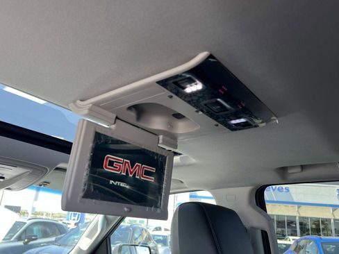 Used 2018 GMC Yukon SLT w/ Open Road Package AWD/4WD image 23