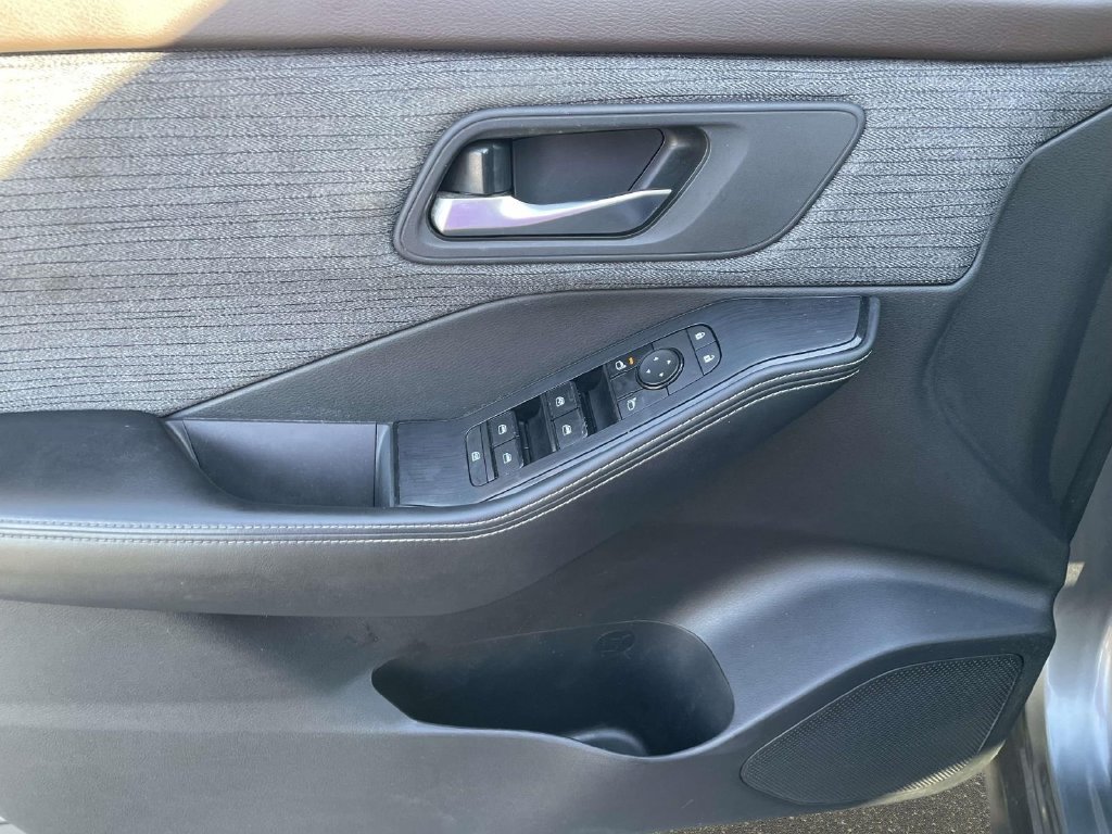 Used 2021 Nissan Rogue SV AWD/4WD image 19