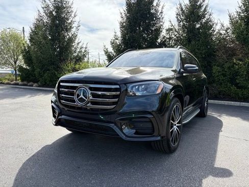 Used 2025 Mercedes-Benz GLS 580 4MATIC image 1