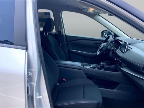 Used 2024 Nissan Rogue S FWD image 9