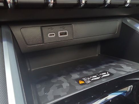 Used 2023 Chevrolet Colorado Z71 w/ Z71 Convenience Package 2 image 28