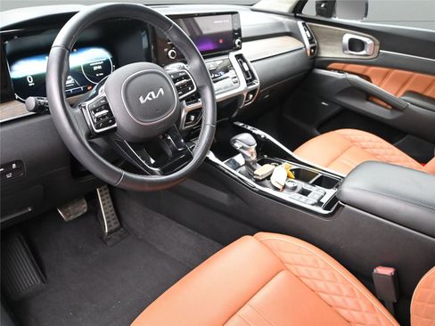 Used 2023 Kia Sorento SX Prestige image 2