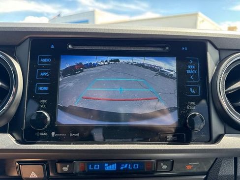 Used 2017 Toyota Tacoma TRD Off-Road w/ Premium & Technology Package AWD/4WD image 26