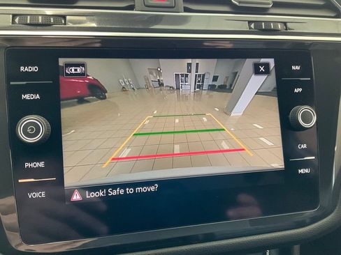 Used 2021 Volkswagen Tiguan SEL Premium R-Line image 15