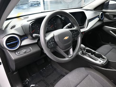 Used 2024 Chevrolet Trax LS FWD image 10
