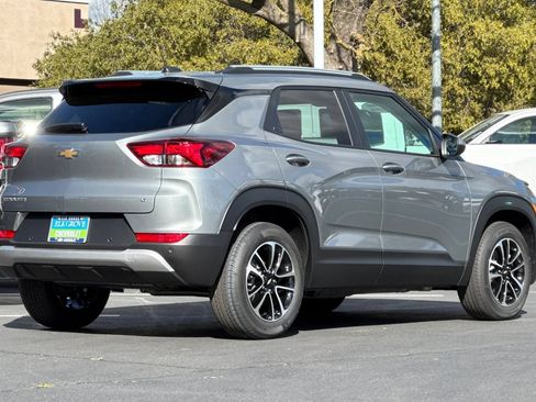 New 2026 Chevrolet TrailBlazer LT w/ Convenience Package FWD image 3