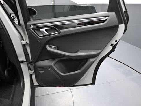 Certified 2023 Porsche Macan Turbo AWD/4WD image 25