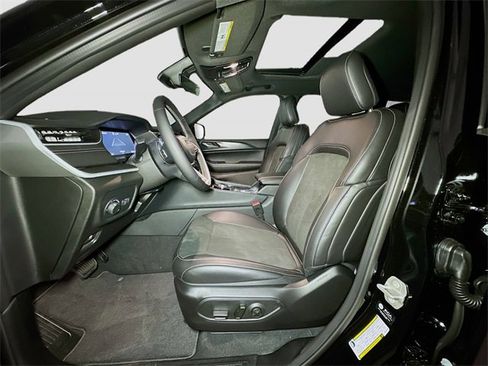 New 2025 Jeep Grand Cherokee Altitude image 14