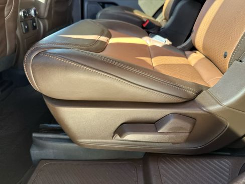 Used 2022 Ford Explorer King Ranch w/ Premium Technology Package image 29