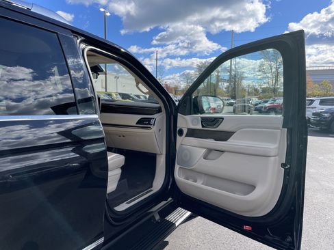 Used 2019 Lincoln Navigator Reserve w/ Cargo Package image 7