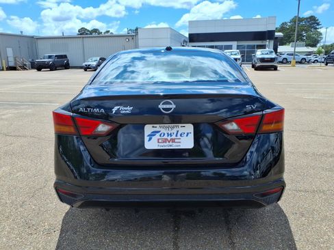 Used 2024 Nissan Altima 2.5 SV FWD image 4
