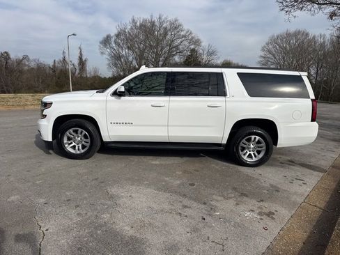 Used 2019 Chevrolet Suburban LT image 4