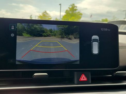 Used 2025 Kia Carnival FWD image 23