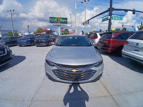 Used 2021 Chevrolet Malibu LT FWD image 1