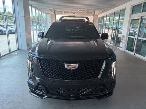 Used 2025 Cadillac Escalade V AWD/4WD image 8