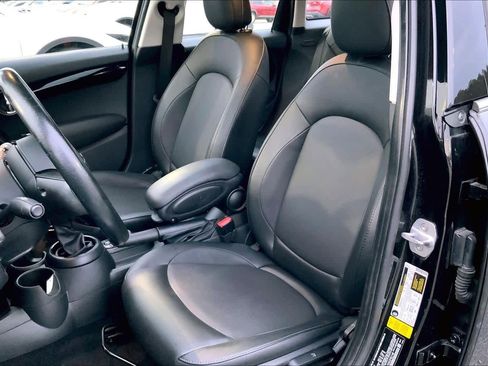 Used 2019 MINI Cooper 4-Door Hardtop w/ Premium Package image 7