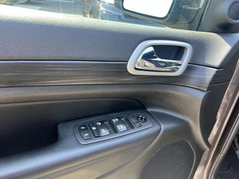 Used 2021 Jeep Grand Cherokee Laredo X AWD/4WD image 15