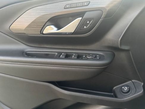 Used 2024 GMC Terrain SLT image 21