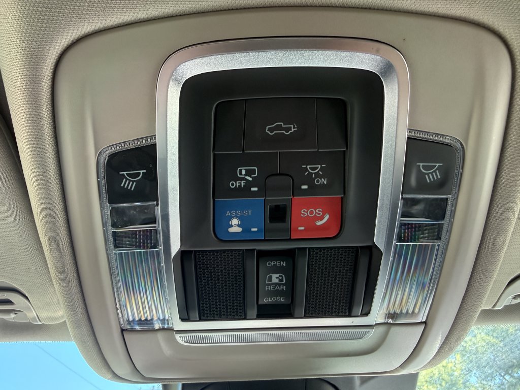 Used 2022 RAM 1500 Laramie AWD/4WD image 39