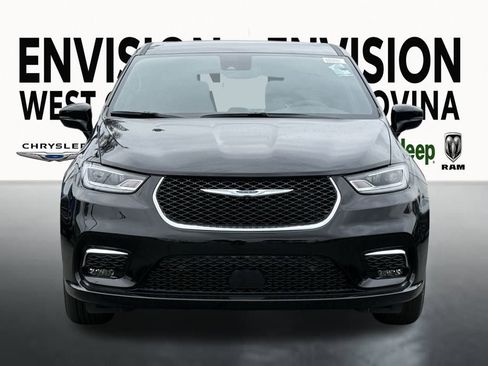 New 2026 Chrysler Pacifica Select image 3