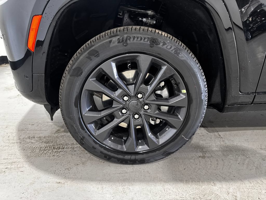 New 2026 Jeep Grand Cherokee L Limited AWD/4WD image 8