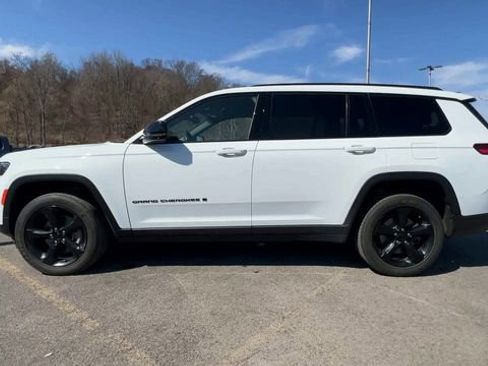 Used 2023 Jeep Grand Cherokee L Laredo AWD/4WD image 5