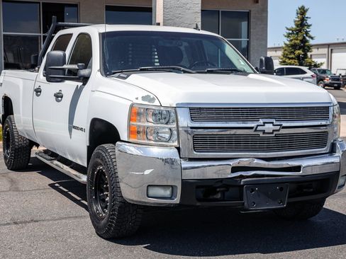 Used 2008 Chevrolet Silverado 2500 LT w/ 2LT Convenience Package AWD/4WD image 3