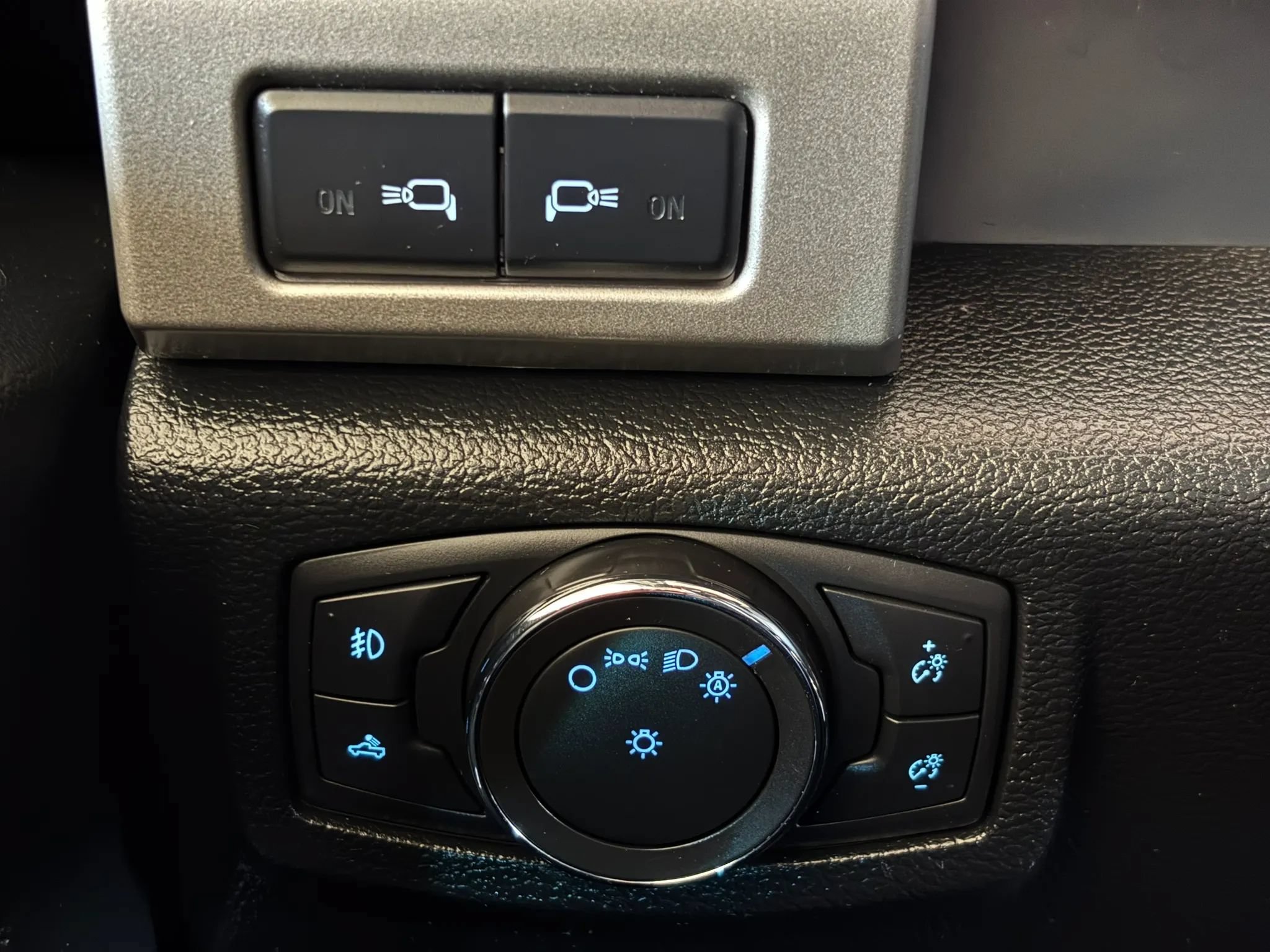 Used 2015 Ford F150 Lariat w/ Equipment Group 502A Luxury AWD/4WD image 41