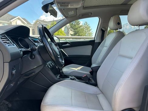 Used 2018 Volkswagen Tiguan SE w/ Panoramic Sunroof Package AWD/4WD image 27