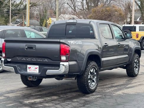 Used 2019 Toyota Tacoma TRD Off-Road image 16