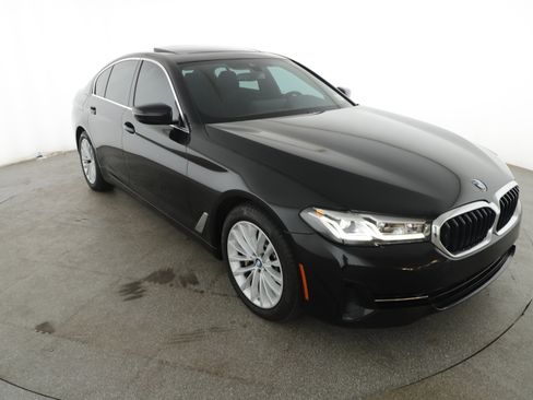 Used 2023 BMW 530i w/ Convenience Package image 3