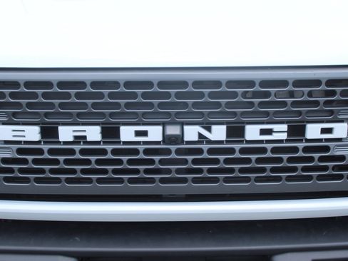 Used 2023 Ford Bronco Badlands AWD/4WD image 9