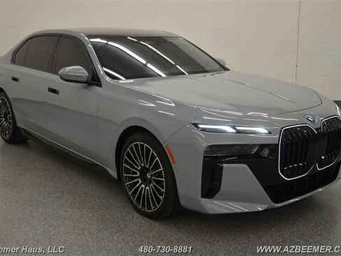 Used 2025 BMW 750e xDrive w/ Premium Package AWD/4WD image 7