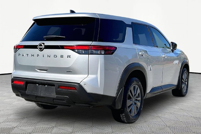 Used 2024 Nissan Pathfinder S AWD/4WD image 5