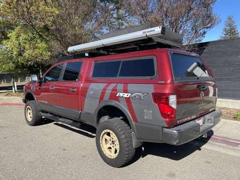 Used 2017 Nissan Titan PRO-4X image 5