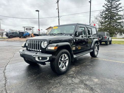 Used 2022 Jeep Wrangler Unlimited Sahara w/ Cold Weather Group image 3