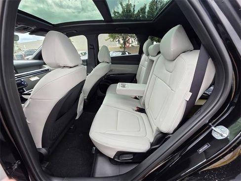 New 2025 Hyundai Tucson Limited image 17